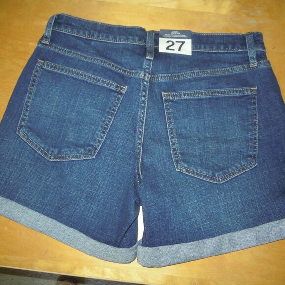 Gap Denim Jean Shorts Women's Size 4/27 Mid Rise Medium Wash Cuffed NWT - Picture 3 of 3